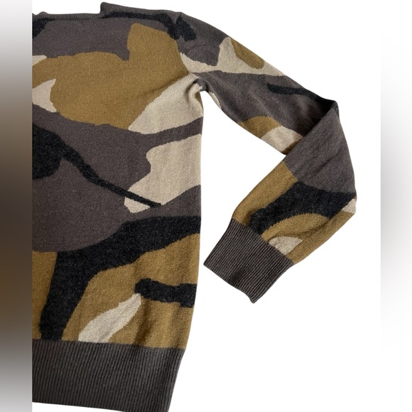 {Burberry 100% Cashmere Camouflage V-Neck Sweater Small Luxury Green Black} - Picture 5 of 16